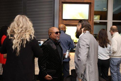 mobile - carousel-hero-element image-18