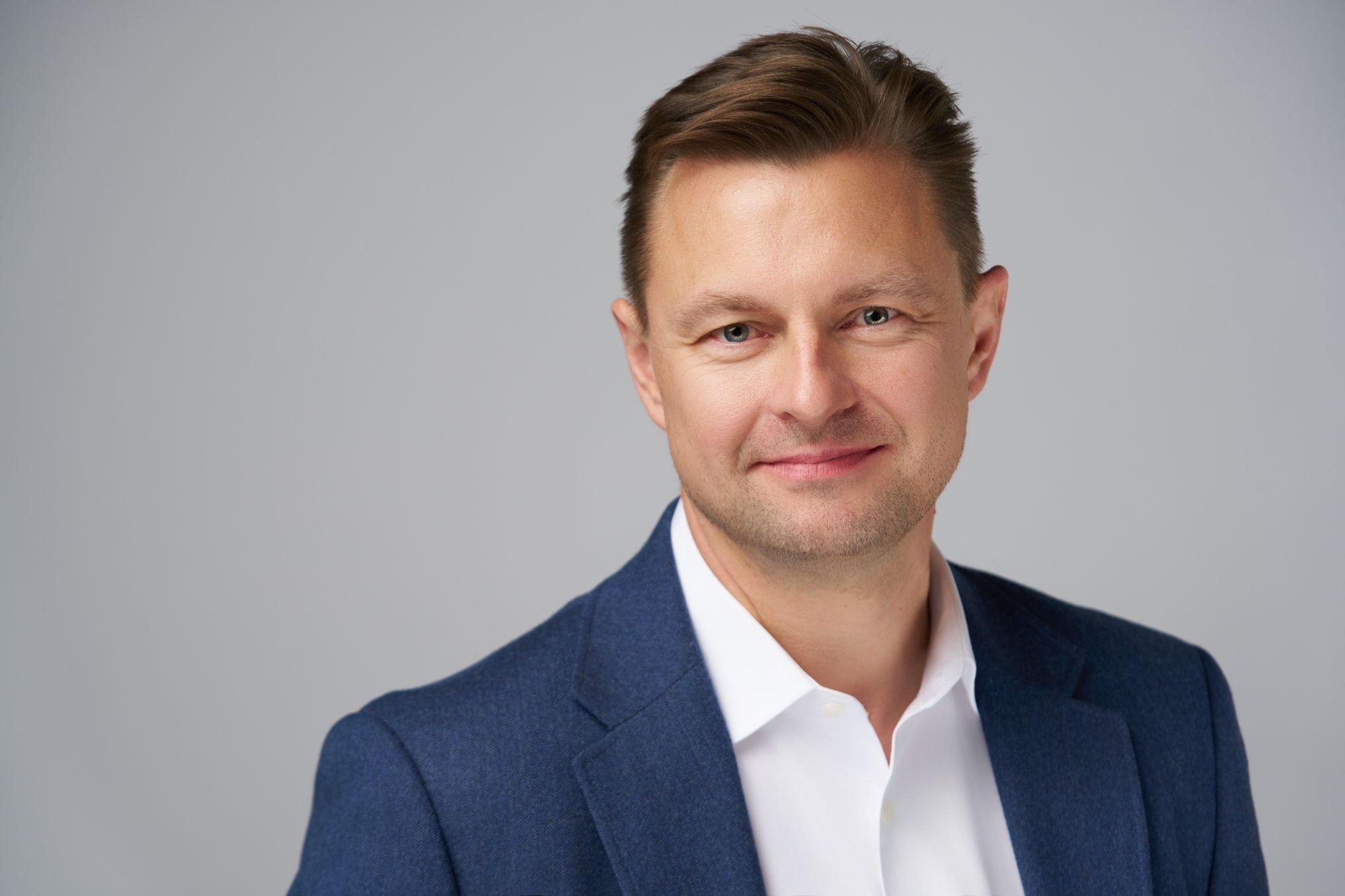 carousel-hero-element image-4